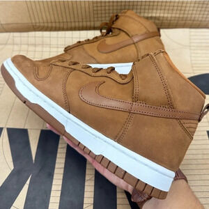 W Nike Dunk High PRM MF Suede Brown/White